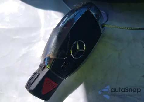 2015 Mercedes-Benz C 300 Luxury/Sport z USA, uszkodzony, nr VIN 55SWF4JB2FU074223